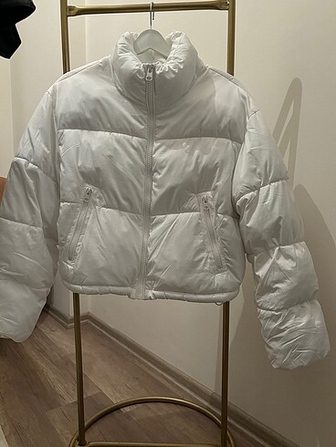 bershka beyaz mont