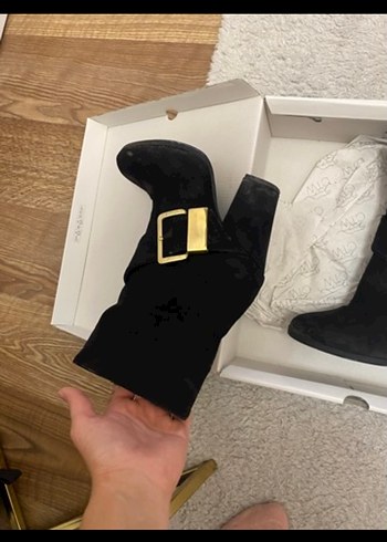 Siyah Süet Tokalı Blok Topuklu Kadın Bot - Görsel 2