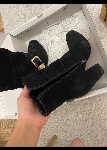 Siyah Süet Tokalı Blok Topuklu Kadın Bot - Görsel 3