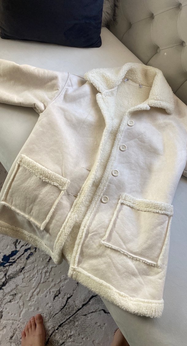 Beyaz Kadın Kışlık Peluş Detaylı Ceket - Görsel 3