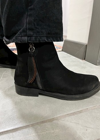 Siyah Süet Püsküllü Kadın Bot - Görsel 3