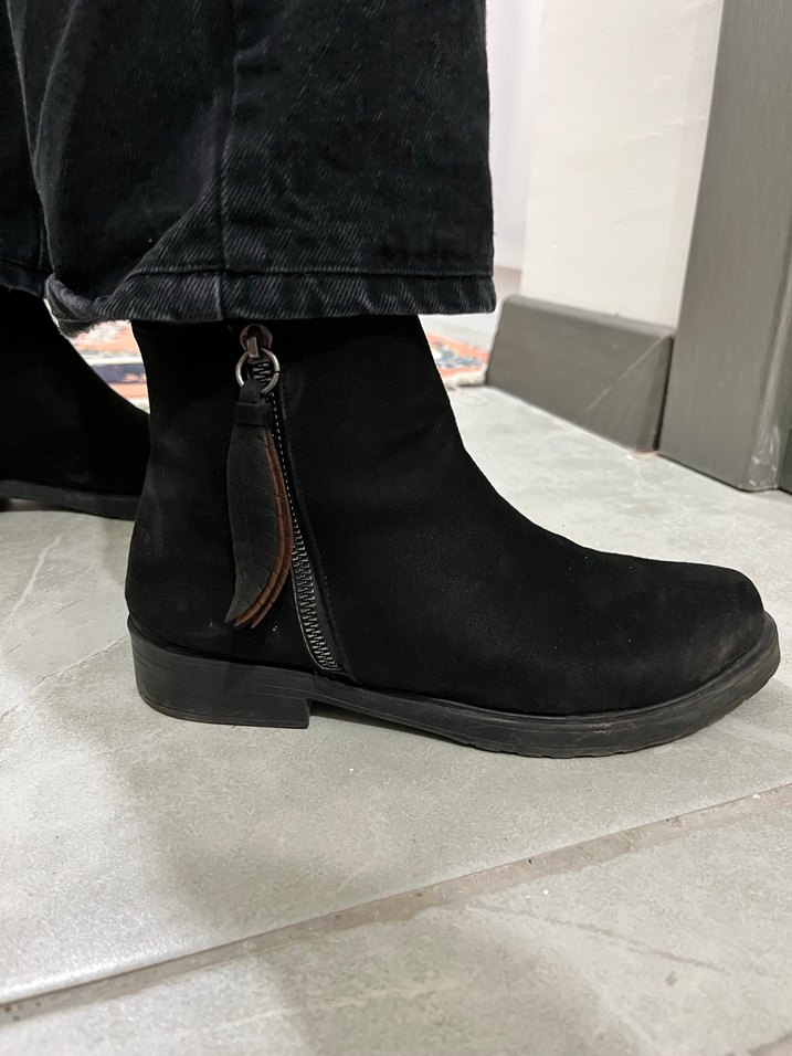 Siyah Süet Püsküllü Kadın Bot - Görsel 3