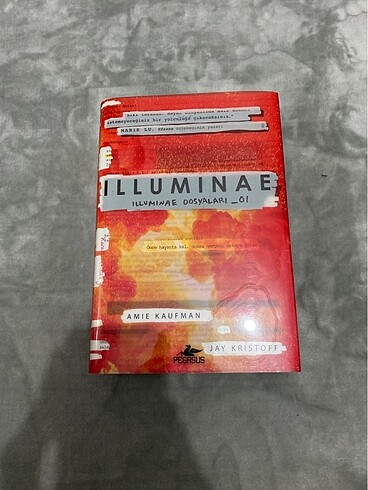 illuminae kitap