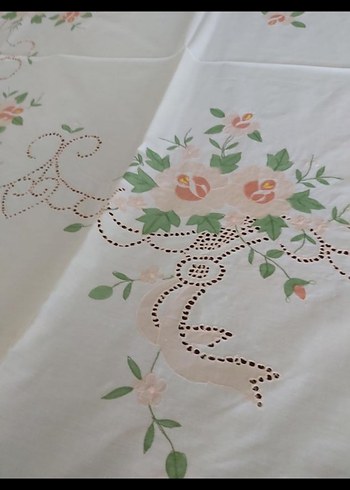 Beyaz Pastel aplik görünümlü delik işli 12 kişilik Masa Örtüsü - Görsel 4