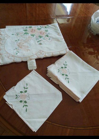 Beyaz Pastel aplik görünümlü delik işli 12 kişilik Masa Örtüsü - Görsel 7