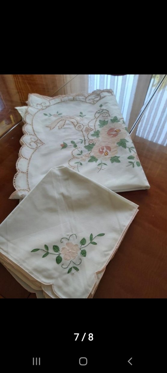 Beyaz Pastel aplik görünümlü delik işli 12 kişilik Masa Örtüsü - Görsel 5