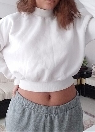 BEYAZ CROP SWEATSHIRT