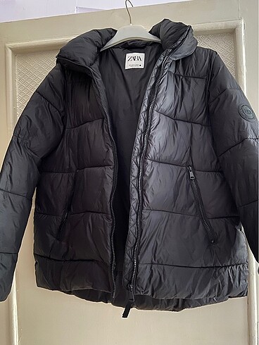 Zara Mont