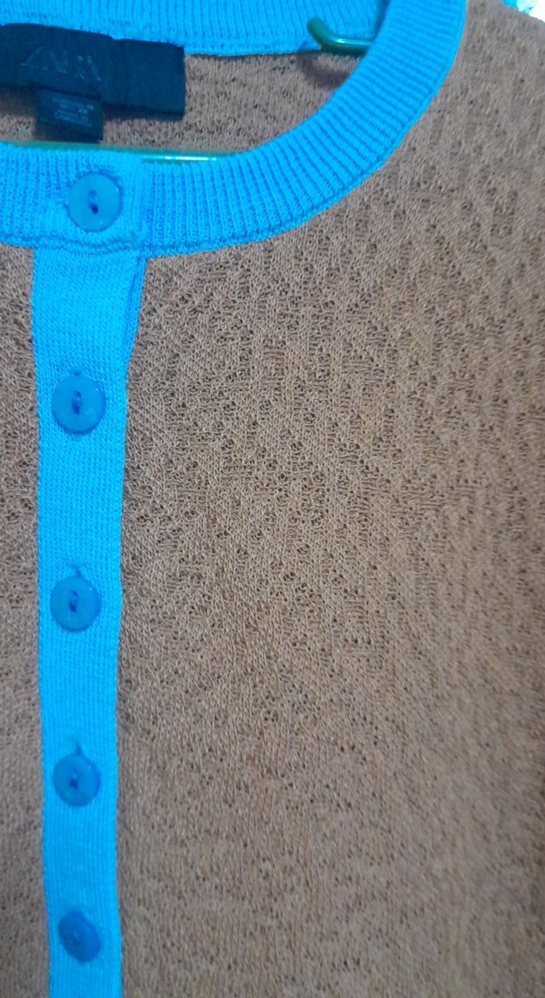 Mavi Detaylı Kahverengi Triko Hırka - Görsel 3