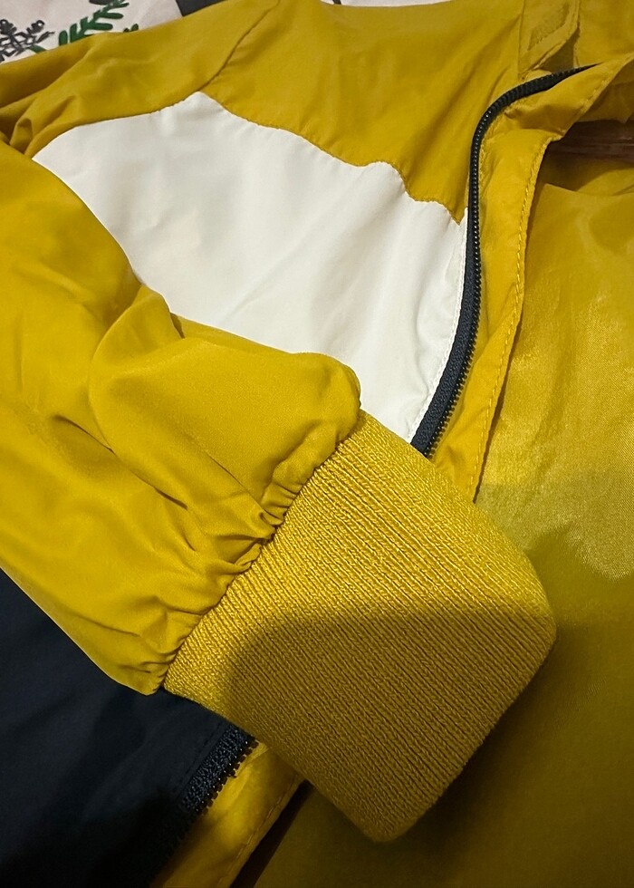 H&m yağmurluk - Görsel 3