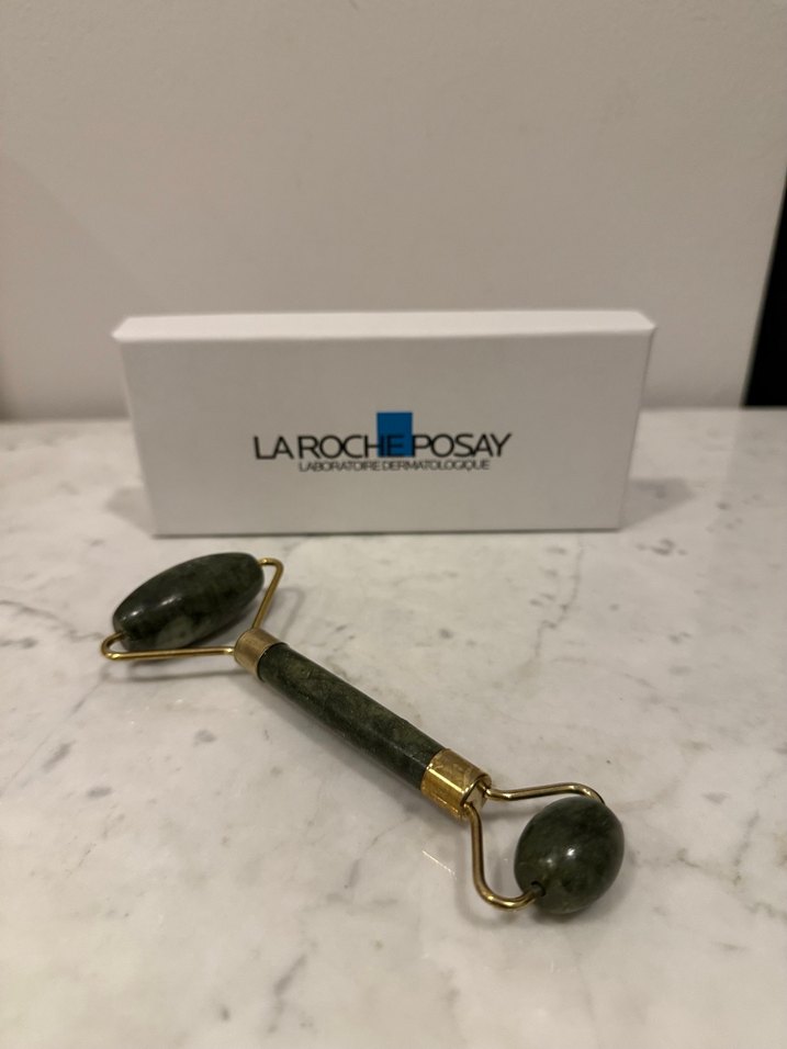 La Roche-Posay Yüz Masaj Taşı - Görsel 3