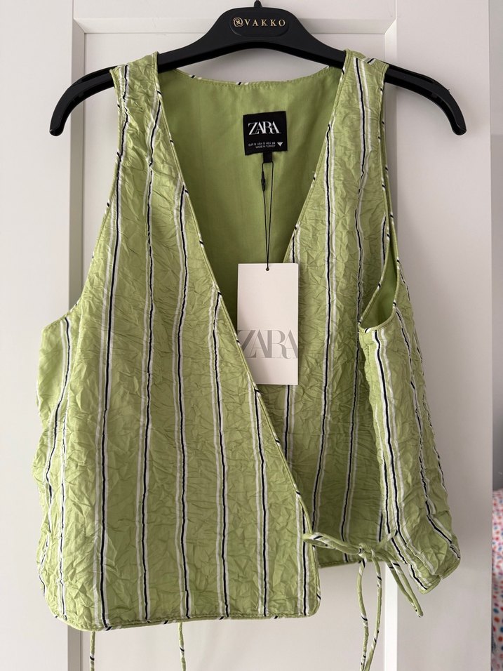 Zara Yeşil Pilili Kolsuz Yelek - Görsel 4