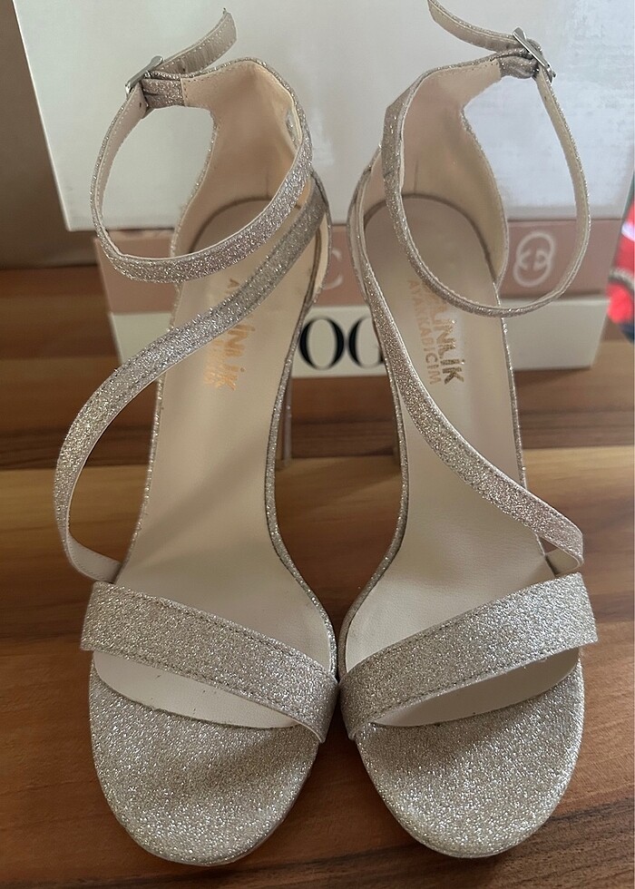 Gold Simli Ayakkabı - Görsel 2