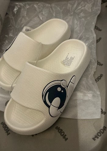 Beyaz Astronot Baskılı Kadın Terlik - Görsel 6