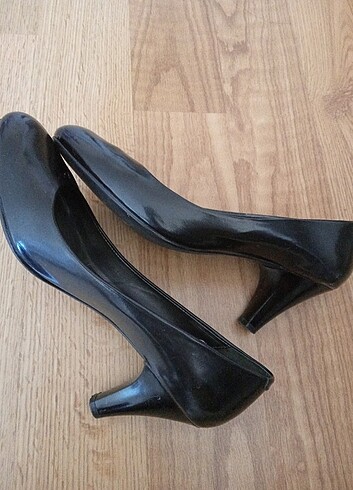 Topuklu Siyah Ayakkabı 