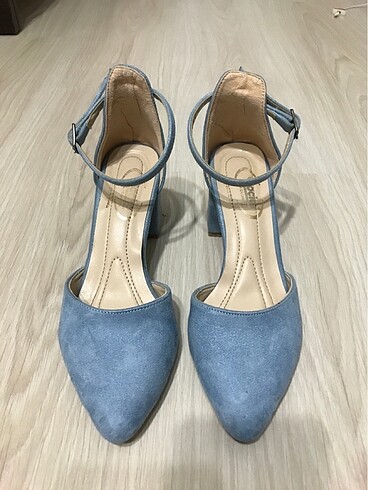 Mavi süet topuklu ayakkabı