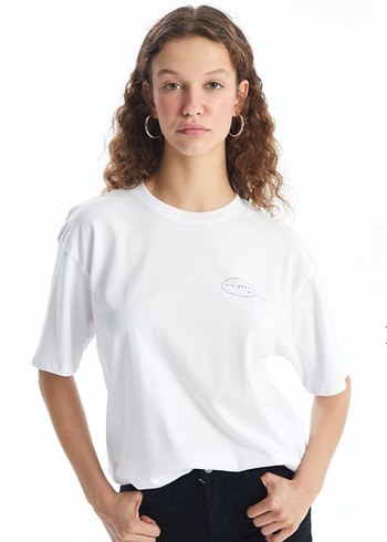 Beyaz Oversize Baskılı Kadın Tişört