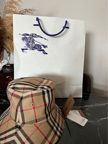 Burberry şapka