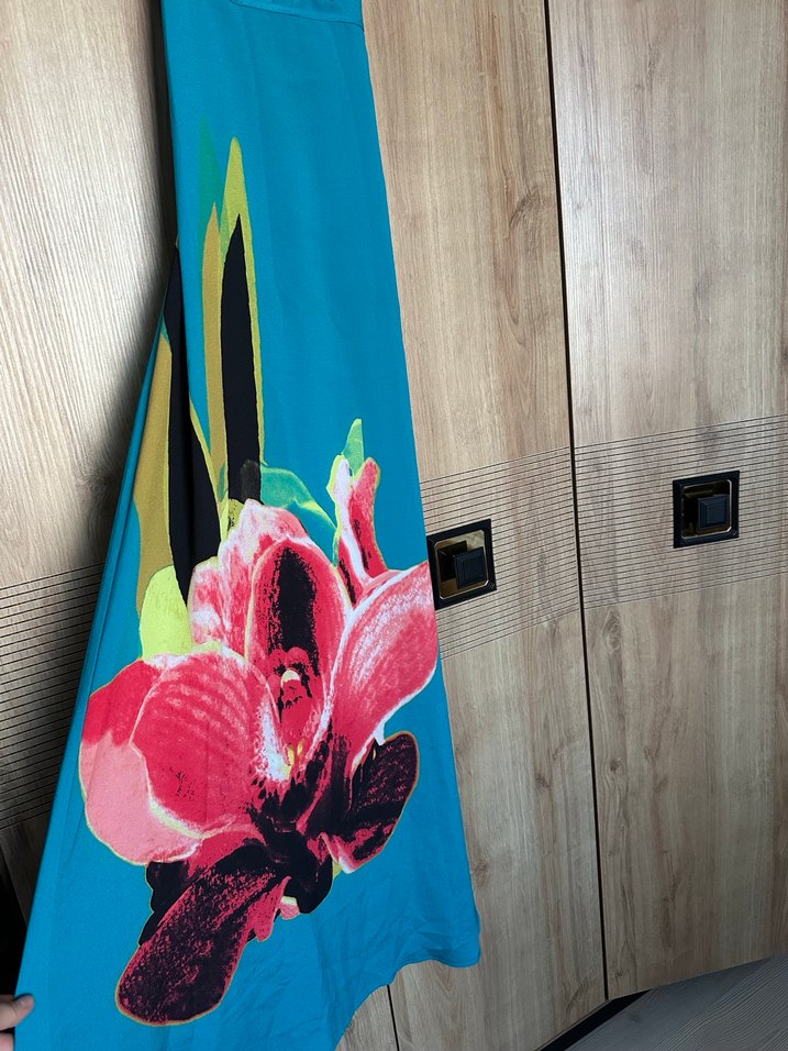 Turkuaz Çiçek Desenli Uzun Drapeli Elbise - Görsel 2