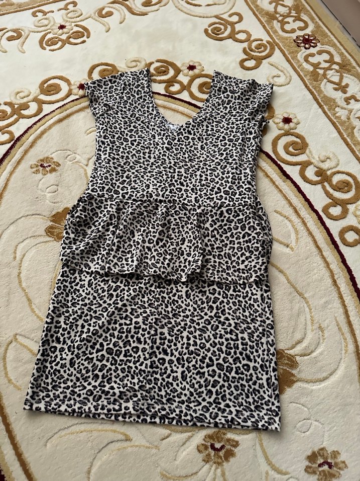 Leopar Desenli Mini Fırfırlı V Yaka Elbise - Görsel 2