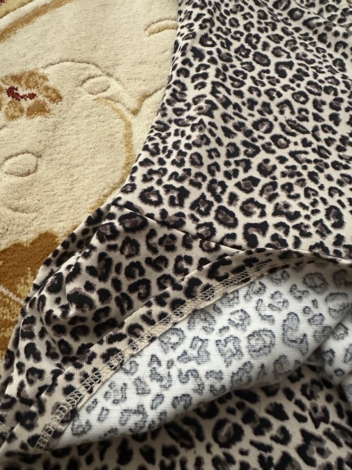 Leopar Desenli Mini Fırfırlı V Yaka Elbise - Görsel 3