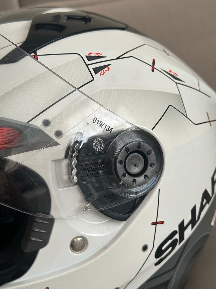 Beyaz Desenli Shark Motosiklet Kaskı Velcro - Görsel 3