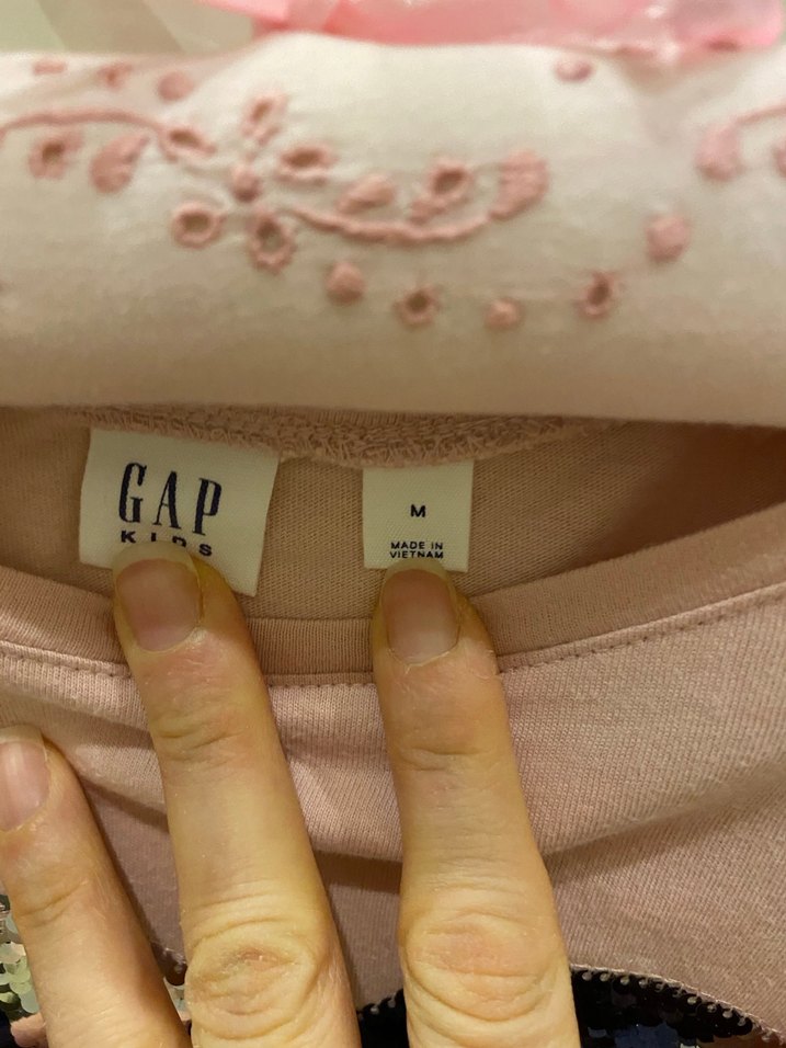 GAP uzun kollu, çift yönlü kalp flippy pullu,  grafikli tshirt - Görsel 3