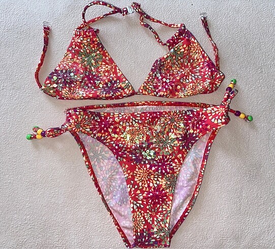 Etiketi kesilmiş muhtemelen Koton marka pullu bikini takımı