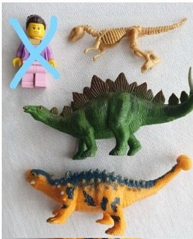 3 sert plastik dinazor ve penguen