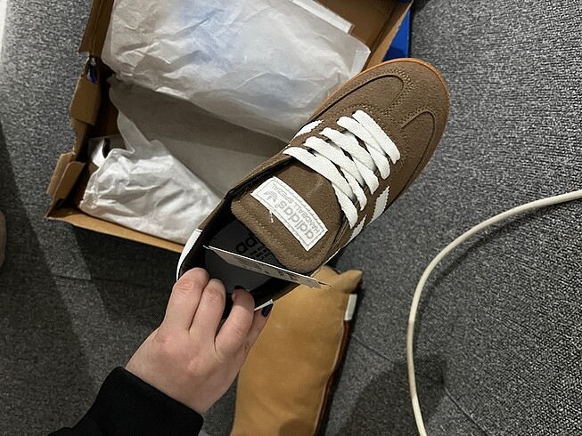 36 Beden Adidas kahverengi ayakkabı