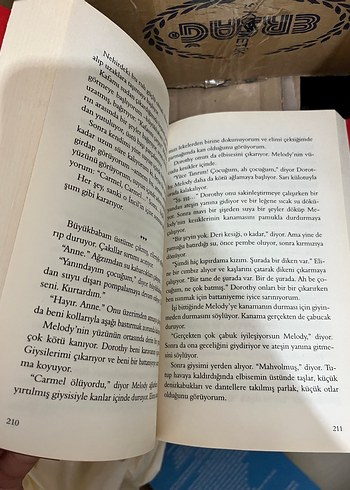  Beden Renk Kırmızı Mantolu Küçük Kız - Kate Hamer
