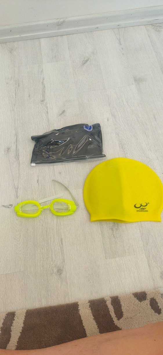 Sarı Yüzme Gözlüğü ve sarı bone - Görsel 2