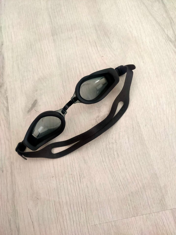 Siyah Minimalist Yüzücü Gözlüğü - Görsel 2