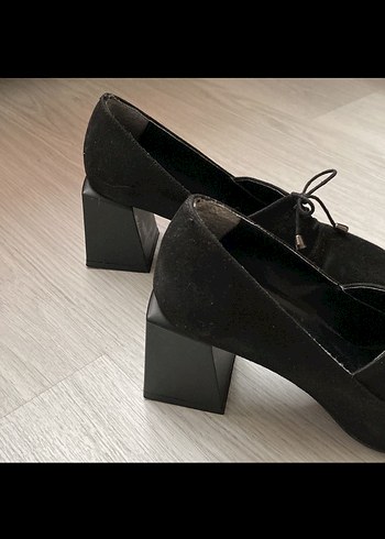 Siyah Topuklu Kadın Klasik Ayakkabı
