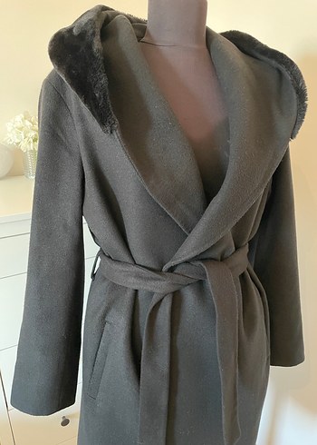 Kemerli Siyah Kapüşonlu Kaban - Görsel 5