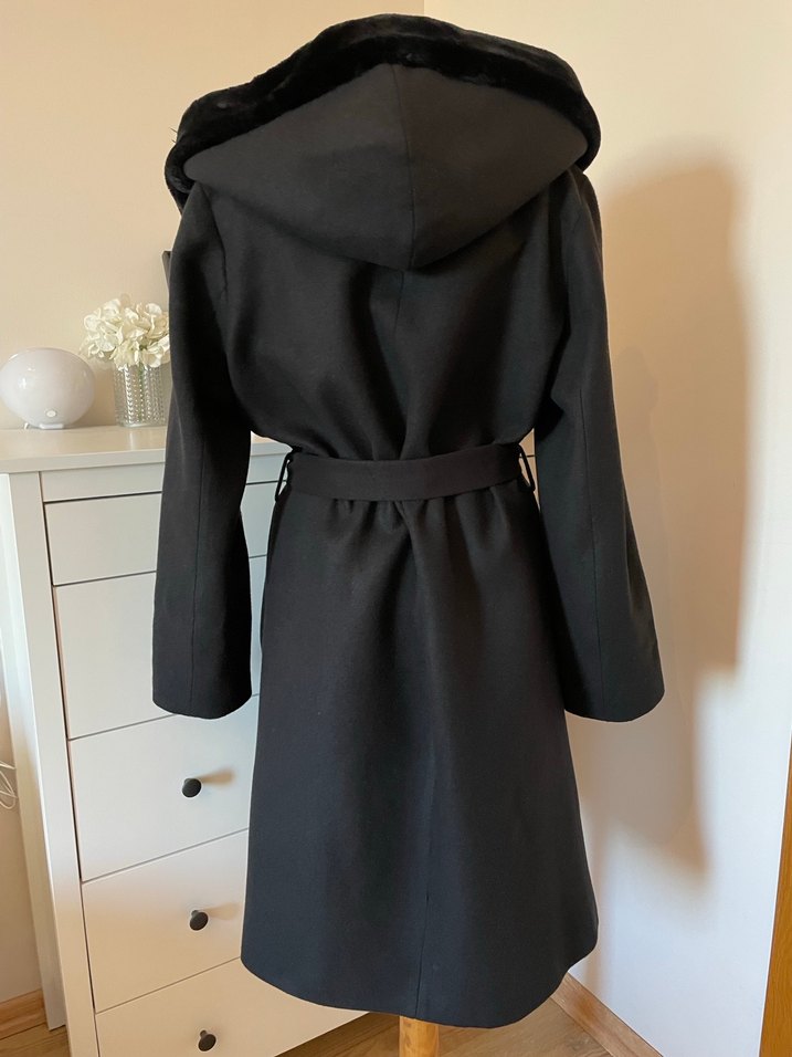 Kemerli Siyah Kapüşonlu Kaban - Görsel 3