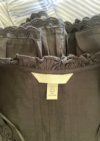 Siyah Fırfırlı V Yakalı Keten Bluz - Görsel 5