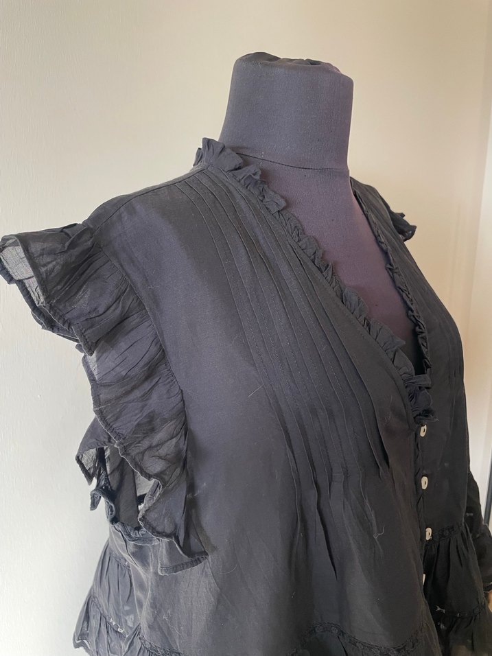 Siyah Fırfırlı V Yakalı Keten Bluz - Görsel 2