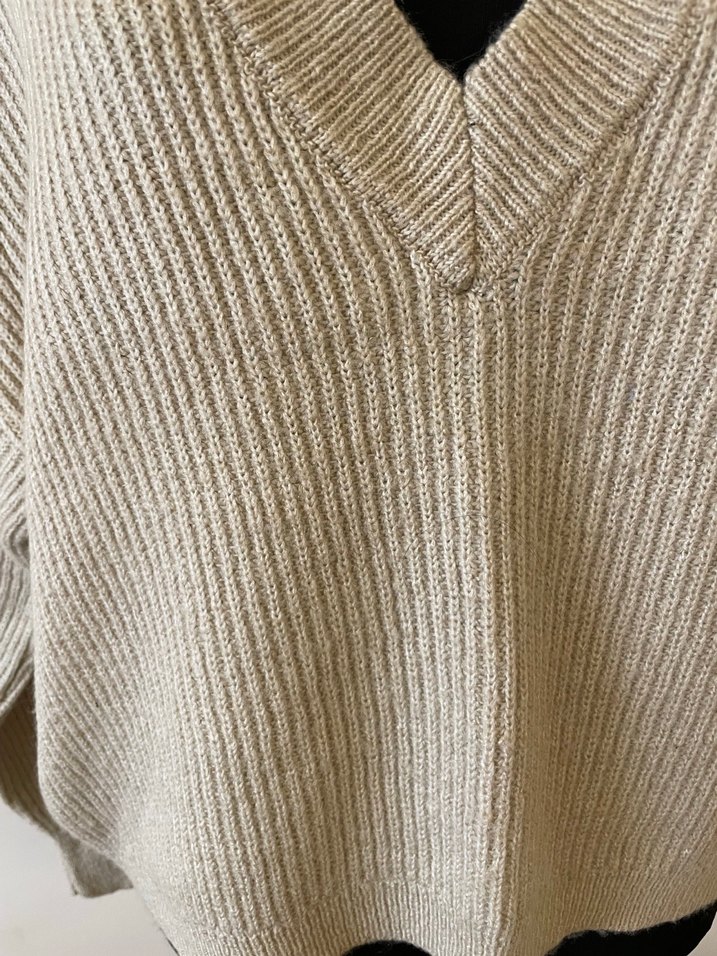 V Yaka Bej Örgü Kadın Kazak - Görsel 2