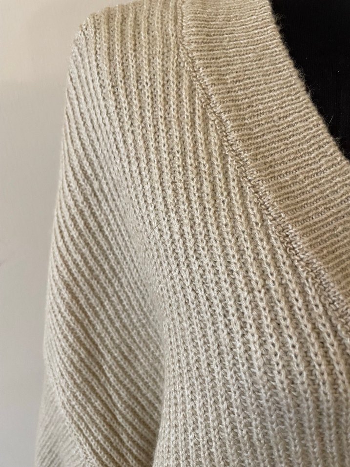 V Yaka Bej Örgü Kadın Kazak - Görsel 3