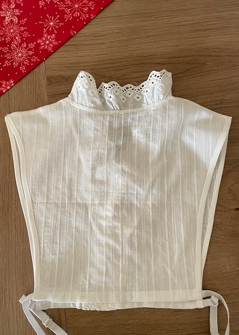 Beyaz fırfır detaylı yaka - Görsel 2