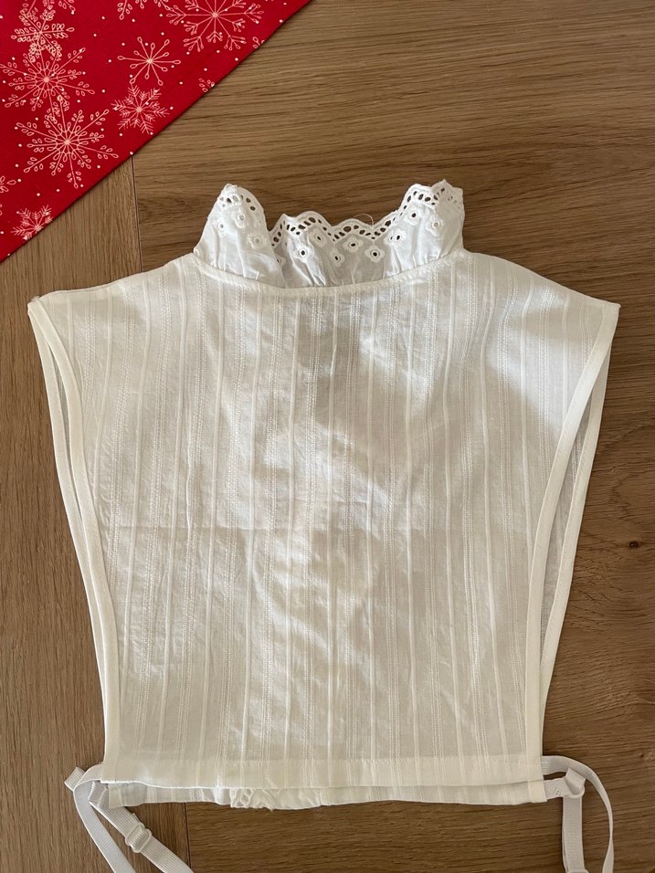 Beyaz fırfır detaylı yaka - Görsel 2