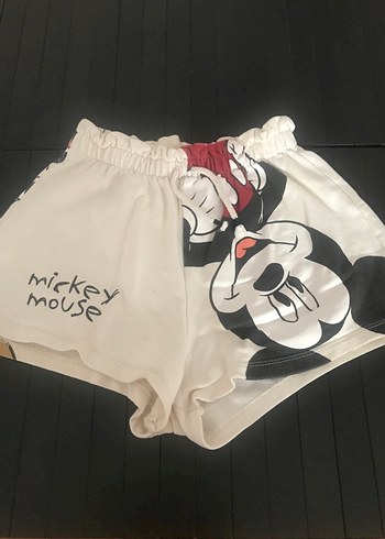 Beyaz Mickey Mouse Baskılı Mini Şort