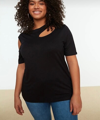 Cut out Detaylı t-shirt