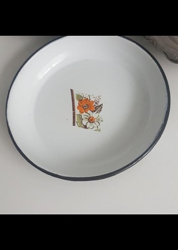 Çiçek desenli beyaz emaye tabak ve metal tabak seti - Görsel 4