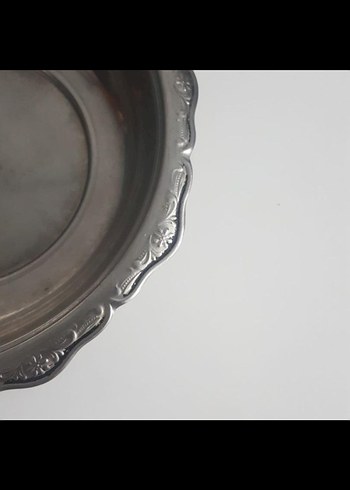 Çiçek desenli beyaz emaye tabak ve metal tabak seti - Görsel 2