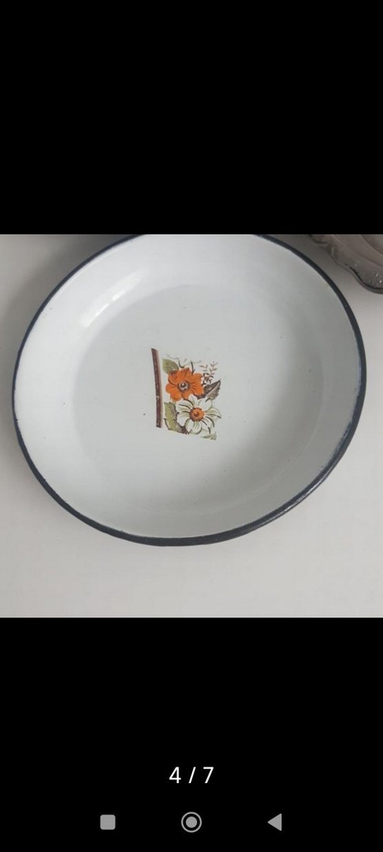 Çiçek desenli beyaz emaye tabak ve metal tabak seti - Görsel 4