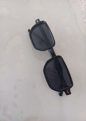 Siyah Minimalist Güneş Gözlüğü - Görsel 2