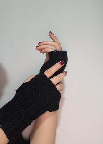 Siyah Örgü Parmaksız Kadın Eldiveni - Görsel 3
