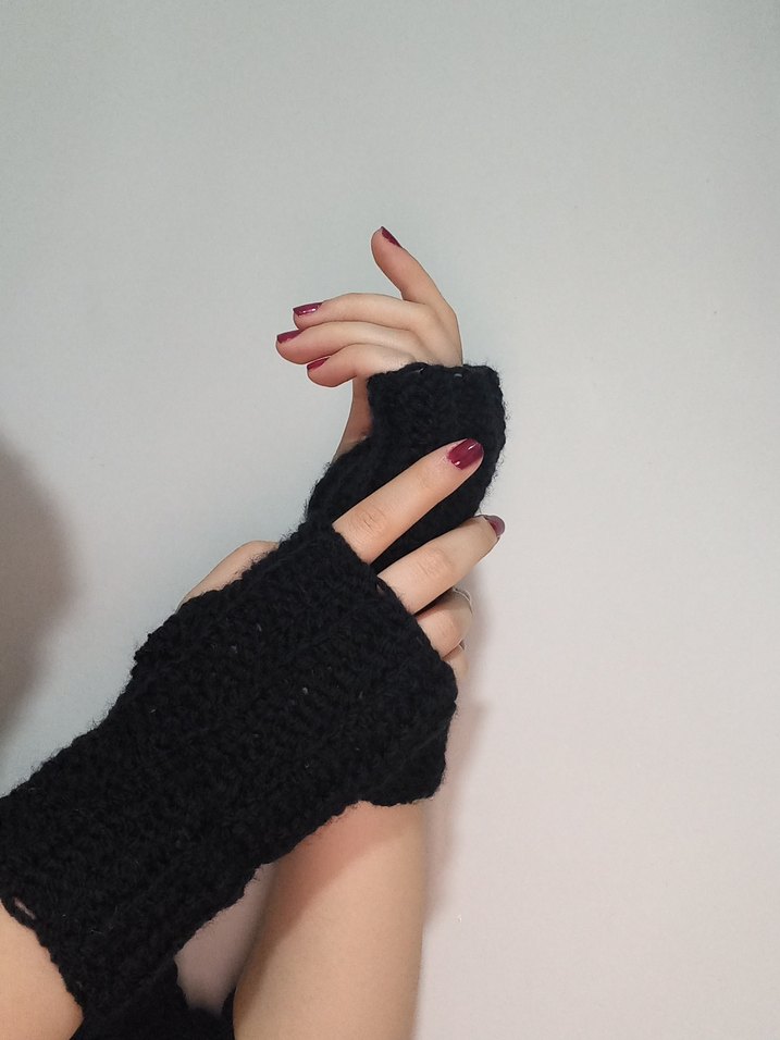 Siyah Örgü Parmaksız Kadın Eldiveni - Görsel 3
